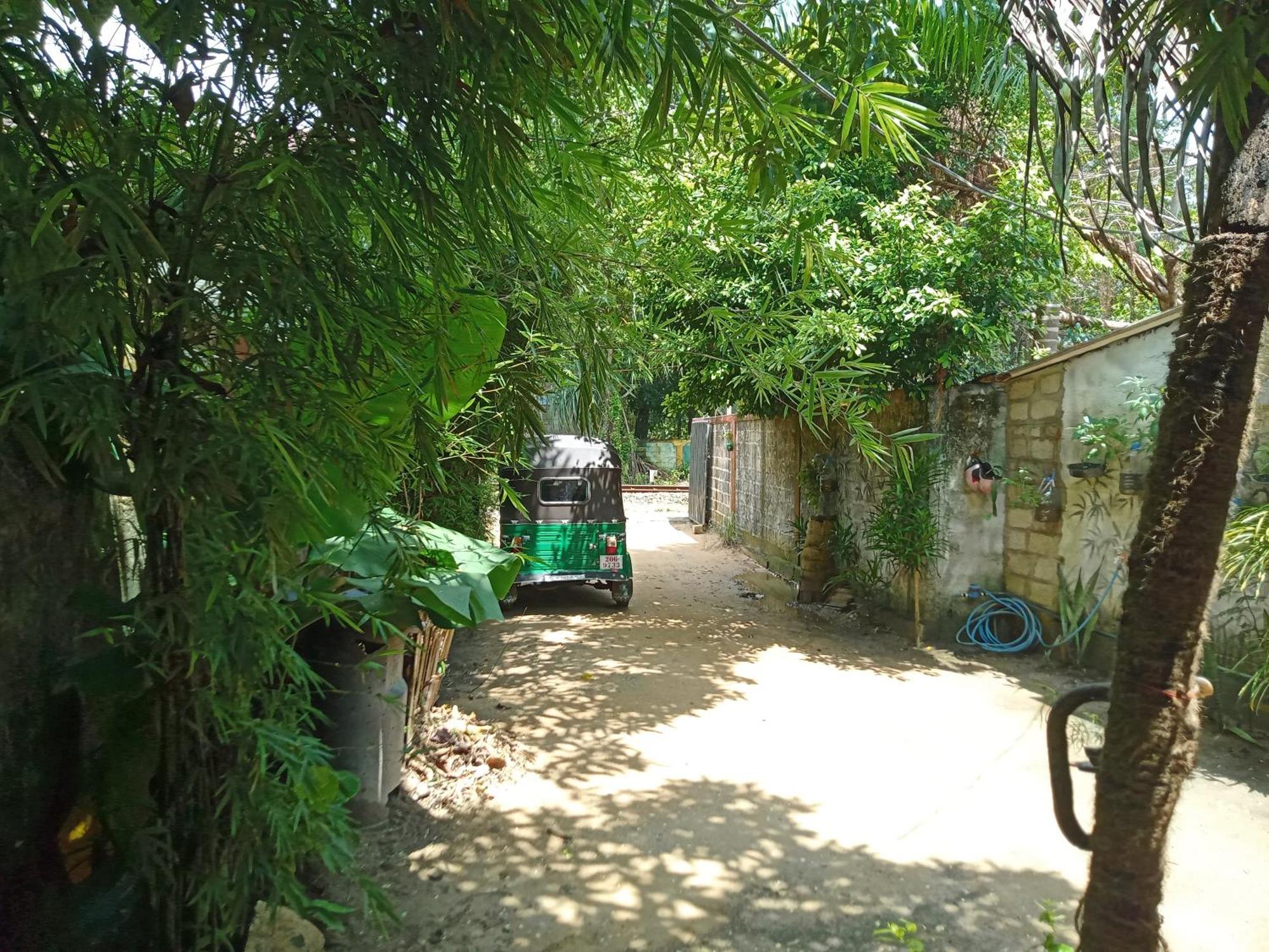 Suninn Hostel And Surf School Weligama Exterior foto